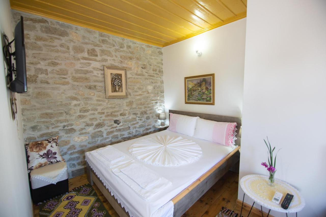 The Mosaic House - Shtepia Me Mozaik Hotel Përmet Kültér fotó